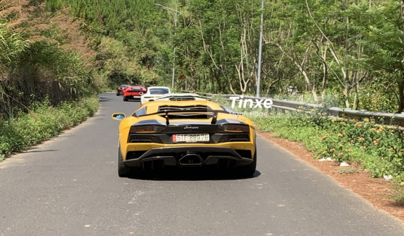 Video: Đã mắt khi xem đoàn siêu xe Car Passion ôm đèo, chạy sau Lamborghini Aventador S là cực hình