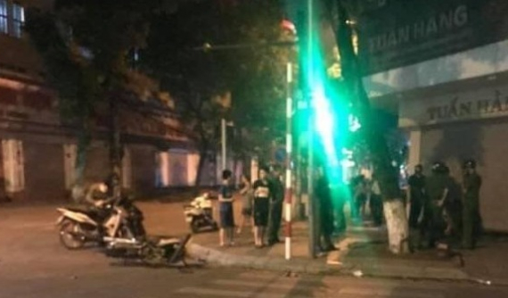 Hà Nội: Quái xế gây tai nạn, đâm vào xe ôm khiến một bà mẹ 2 con thiệt mạng