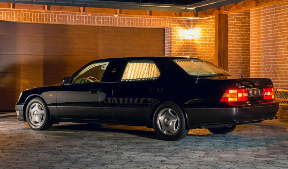 Xe sang Lexus LS400 "dài ngoằng" từng thuộc sở hữu của một Tiểu vương được rao bán