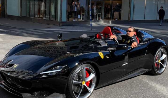 Ibrahimovic lái siêu phẩm không mui Ferrari Monza SP2 giữa mùa dịch Covid-19 căng như dây đàn tại Thụy Điển