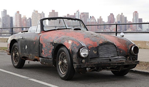 Trông như sắt phế liệu, nhưng chiếc Aston Martin DB2 1952 này vẫn được chào bán hơn 3 tỷ đồng
