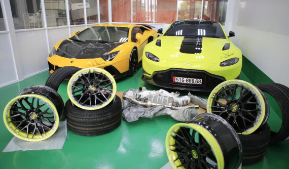 Trong lúc chờ McLaren Senna về garage, doanh nhân quận 12 hoàn thành bản độ siêu xe Aston Martin V8 Vantage 2018