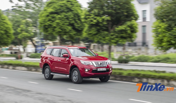 Chính hãng giảm trăm triệu, đại lý tiếp tục bạo tay giảm thêm 60 triệu đồng cho Nissan Terra