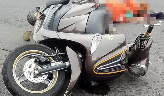 Lâm Đồng: Người phụ nữ điều khiển xe Yamaha Nozza chết thảm dưới bánh xe tải