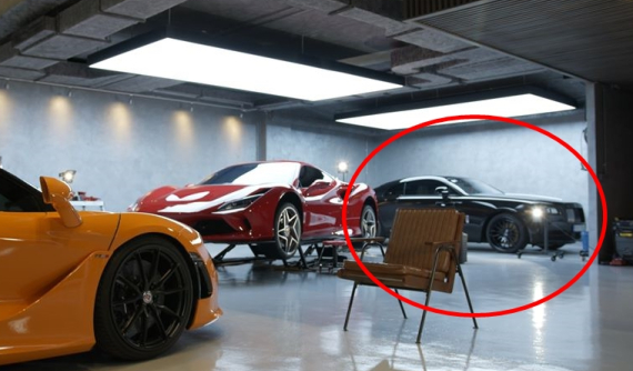 Biệt thự của Cường "Đô-la" xuất hiện một chiếc Rolls-Royce Wraith lạ bên cạnh siêu xe mới toanh Ferrari F8 Tributo