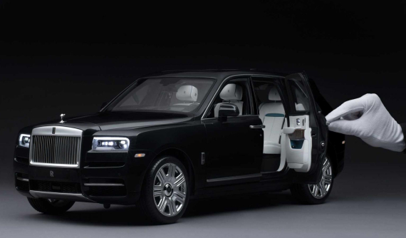 Mất tới 450 giờ làm thủ công để hoàn thiện một mô hình xe Rolls-Royce Cullinan như thế này
