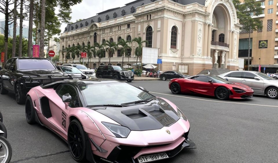 Siêu xe Lamborghini Aventador độ khủng của Đà Lạt tụ tập cùng McLaren 720S Spider và Rolls-Royce Cullinan tại Sài thành