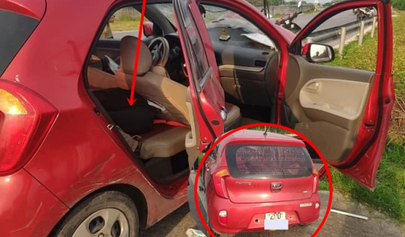 Thái Bình: Kia Morning Van "nát bét" đầu xe sau khi tông vào dải phân cách, hàng ghế sau mới là điểm gây chú ý