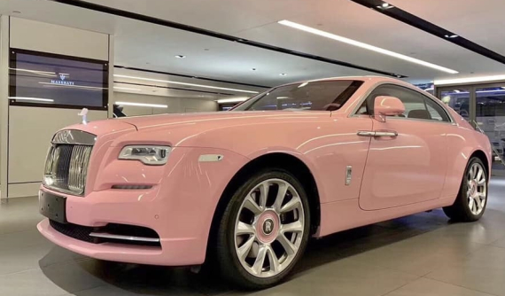 Chiếc Rolls-Royce Wraith màu hồng từ trong ra ngoài này được dân Việt rất quan tâm