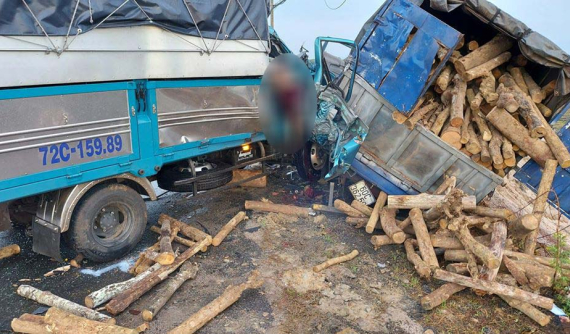 Bà Rịa - Vũng Tàu: 2 ô tô tải va chạm với nhau khiến một cặp vợ chồng tài xế thương vong