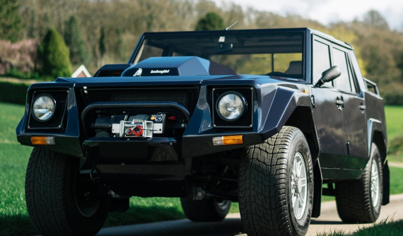 Đây có lẽ là chiếc Lamborghini LM002 phục chế ngon lành nhất trên thế giới