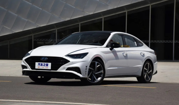 Sedan cỡ trung Hyundai Sonata có thêm phiên bản kéo dài LWB với giá "mềm"