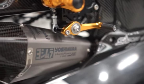 Thỏa mãn cảm xúc với Kawasaki ZX-25R độ ống xả Yoshimura