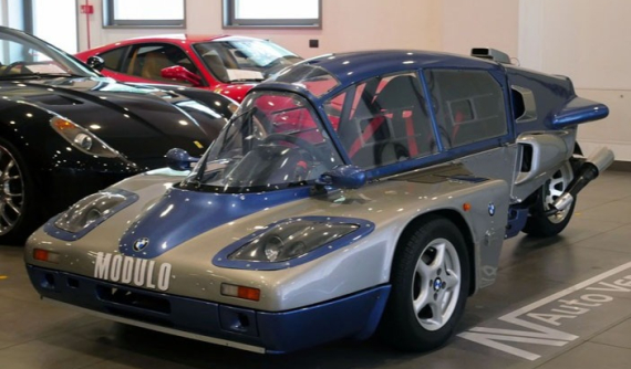 Chiếc xe 3 bánh BMW lai tạp giữa ô tô và mô tô này sẽ khiến bạn "vò đầu suy nghĩ"