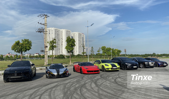 Dàn siêu xe bất ngờ tụ hội tại Hà Nội, có cả Lamborghini Urus và Tesla Model X