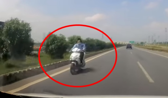 Video: Thanh niên chạy xe máy ngược chiều trên cao tốc Bắc Giang - Lạng Sơn ở làn tốc độ cao nhất