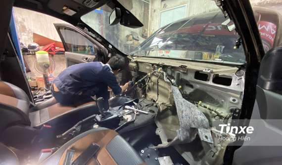 Nguyên nhân và cách trị mùi hôi trong xe Ford Ranger cũ