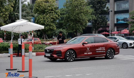 Sang tháng 6, bộ đôi VinFast Lux vẫn có khuyến mãi giảm giá nhưng không còn lên tới gần 300 triệu đồng