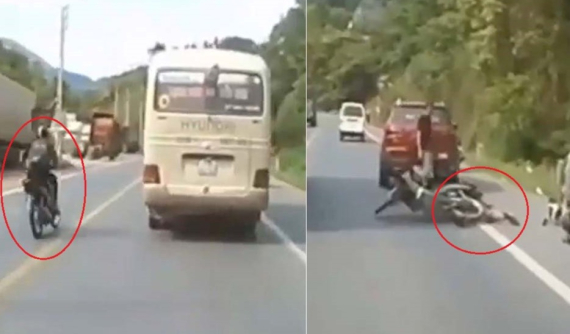 Video: Nam thanh niên đi xe máy phóng nhanh, vượt ẩu, tông trúng ô tô tại Lạng Sơn