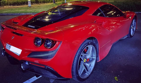 Cường "Đô-la" ra biển trắng cho siêu xe Ferrari F8 Tributo, giá lăn bánh có thể hơn 27 tỷ đồng