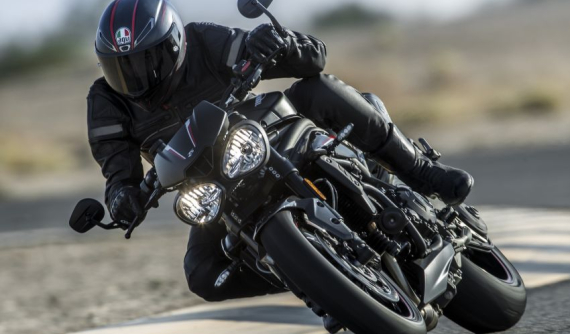 Triumph Speed Triple phiên bản mới sẽ trang bị động cơ 1200 cc và có công suất 180 mã lực