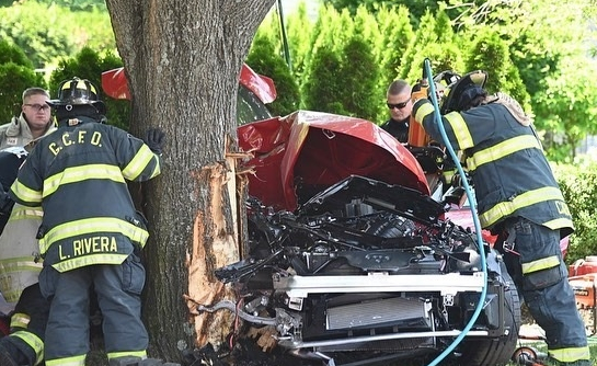 Khách hàng gây tai nạn khi lái thử xe thể thao Toyota Supra, 2 người thoát chết trong gang tấc