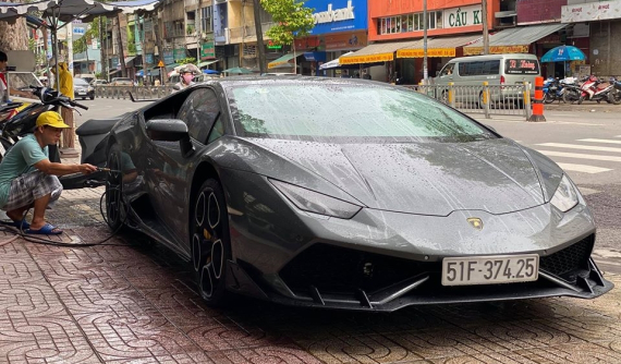 Lamborghini Huracan đầu tiên về Việt Nam được rao bán với giá 12,5 tỷ đồng, tiền độ đã ngót ngét 1 tỷ đồng