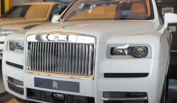 Chiếc Rolls-Royce Cullinan mô hình 1:8 này có giá lên đến gần 1 tỷ đồng