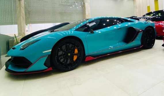 Rất hiếm khi ra đường, Lamborghini Aventador SVJ độc nhất Việt Nam được chủ cho làm đẹp tại nhà