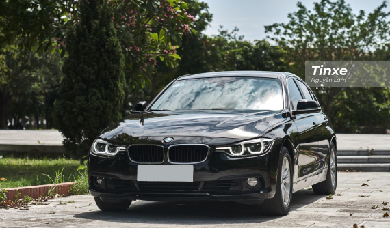 BMW 320i 2016 lên sàn với nội thất đính đá “chơi” hết tầm, chủ xe chấp nhận lỗ tới 700 triệu đồng