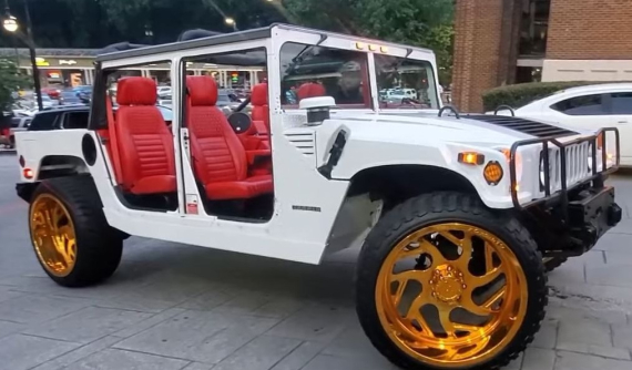 Ngắm chiếc Hummer H1 hầm hố độ la-zăng 30 inch mạ vàng và lột trần hệ thống cửa