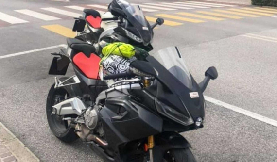 Aprilia RS660 có thể có hai phiên bản, trang bị đèn pha projector