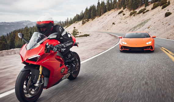 Renault và Ducati sống chung mái nhà với Lamborghini, Bentley và Aston Martin tại Việt Nam