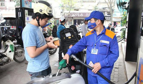 Giá xăng dự kiến sẽ tiếp tục tăng thêm 1.000 đồng/lít vào ngày mai