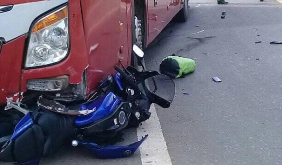 Lâm Đồng: Thanh niên chạy xe mô tô tử vong sau va chạm với xe khách