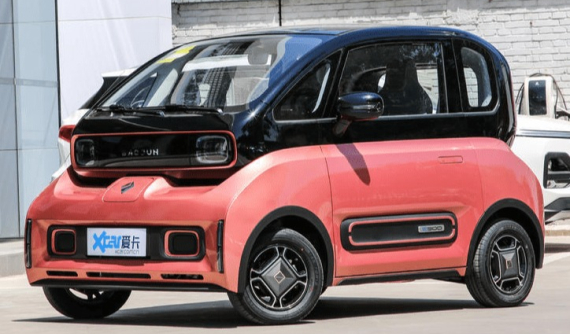 Baojun E300 - Xe điện tí hon, dáng vẻ kỳ cục, giá mềm từ 221 triệu đồng chính thức được bán