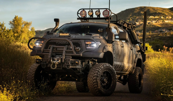 Đây chắc hẳn là chiếc Toyota Tundra 4x4 độ ngầu nhất trên đời