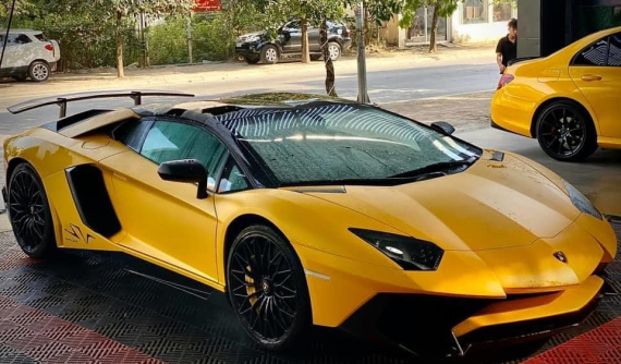 Lamborghini Aventador SV Roadster vàng nhám siêu hiếm của đại gia Việt bất ngờ tái xuất