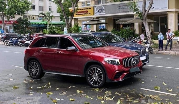 Lộ video vụ va chạm giữa xe BMW và Mercedes-Benz do nữ lái khiến cư dân mạng tranh cãi gay gắt