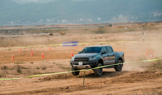 Loạn như xe bán tải ở Việt Nam: chiếc thì tính phí như xe con, chiếc thì bỗng chốc “lắc mình” thành xe tải