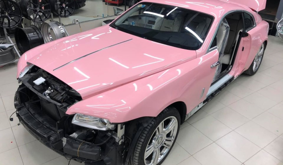 Sắp có chiếc Rolls-Royce Wraith đầu tiên Việt Nam mang bộ áo hồng khiến chị em "rụng tim"