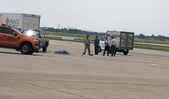 Nữ nhân viên vệ sinh bị xe bán tải Ford Ranger đâm tử vong trong sân bay Nội Bài