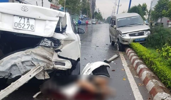 Tiền Giang: Nhân viên rửa xe lùi ô tô của khách, tông tử vong thiếu niên làm cùng