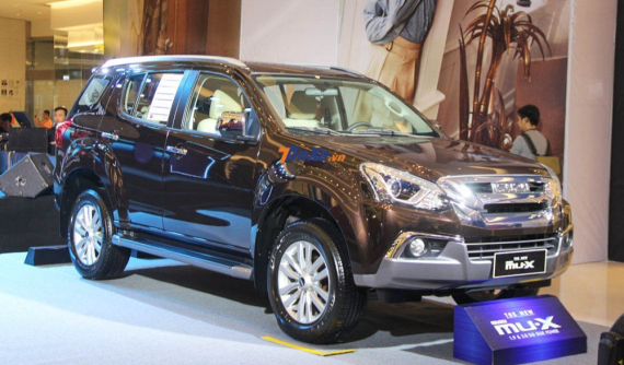 Đấu xe nội địa đang hưởng ưu đãi giảm phí trước bạ, giá Isuzu mu-X được giảm xuống dưới 800 triệu đồng