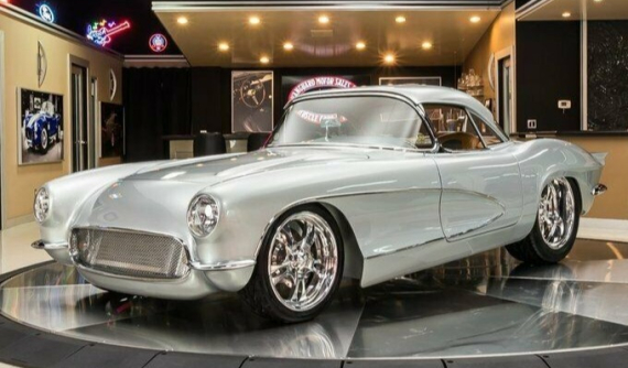 Mất tới 10.000 giờ lao động để phục chế chiếc Chevrolet Corvette 1962 đẹp long lanh này