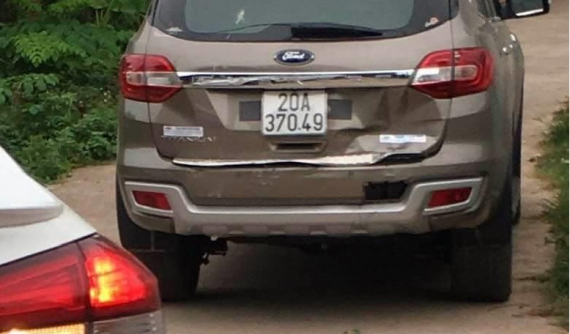 Thái Nguyên: Mới học lái, nữ tài xế lùi xe Ford Everest, tông thương vong 2 cháu nhỏ