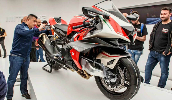 Xem siêu mô tô Bimota Tesi H2, sức mạnh 230 mã lực trên đường thử với ngoại hình siêu cơ bắp