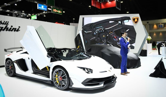 Lamborghini Aventador SVJ mui trần bất ngờ có mặt tại Thái Lan với giá bán chóng mặt