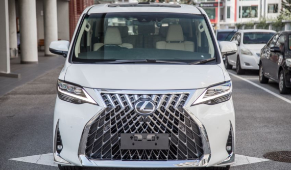 Chỉ cần chi hơn 300 triệu đồng, người dùng có thể biến "chuyên cơ mặt đất" Toyota Alphard thành Lexus LM