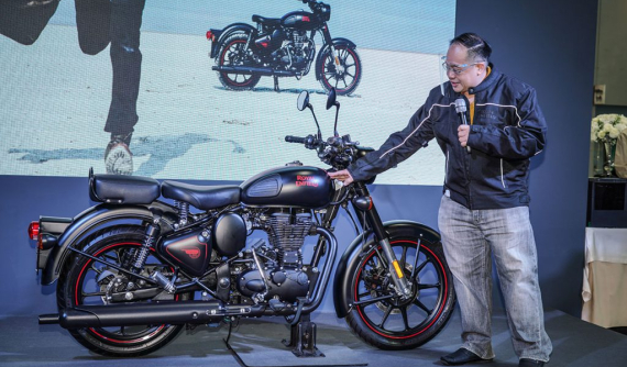 Ngỡ ngàng trước vẻ đẹp của Royal Enfield Classic 500 Stealth Black Edition